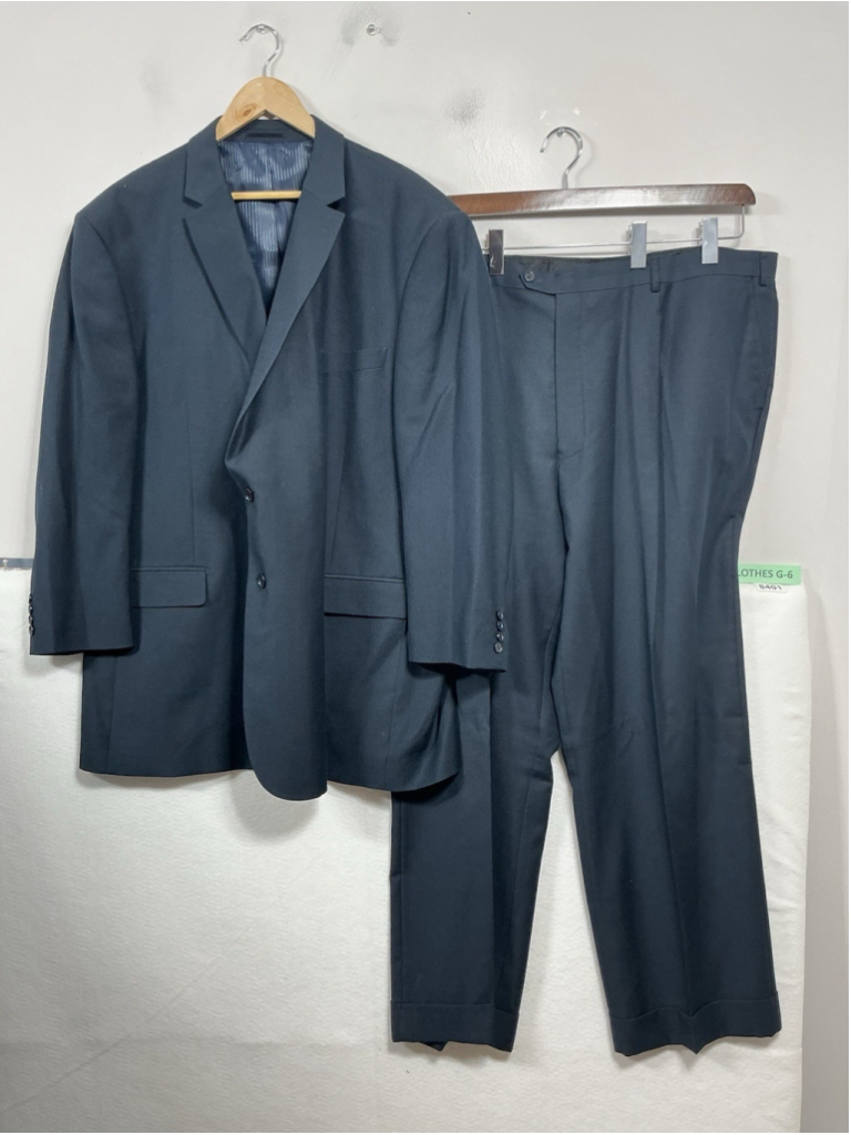Men’s Excellent Condition Bertolini 2 Pc Suit 56/50 Navy Blue